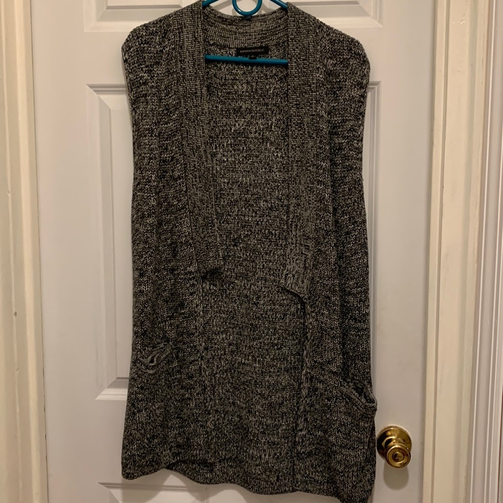 Banana republic grey sweater vest size M